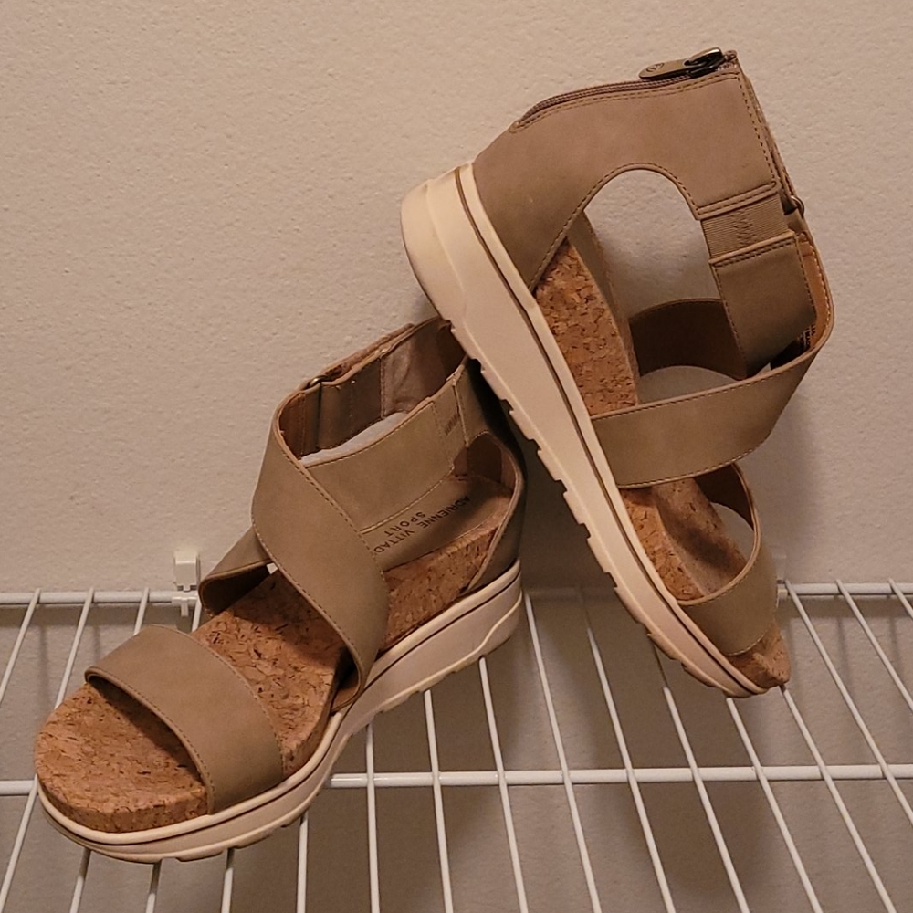 Adrienne Vittadini Sport light tan sandals
